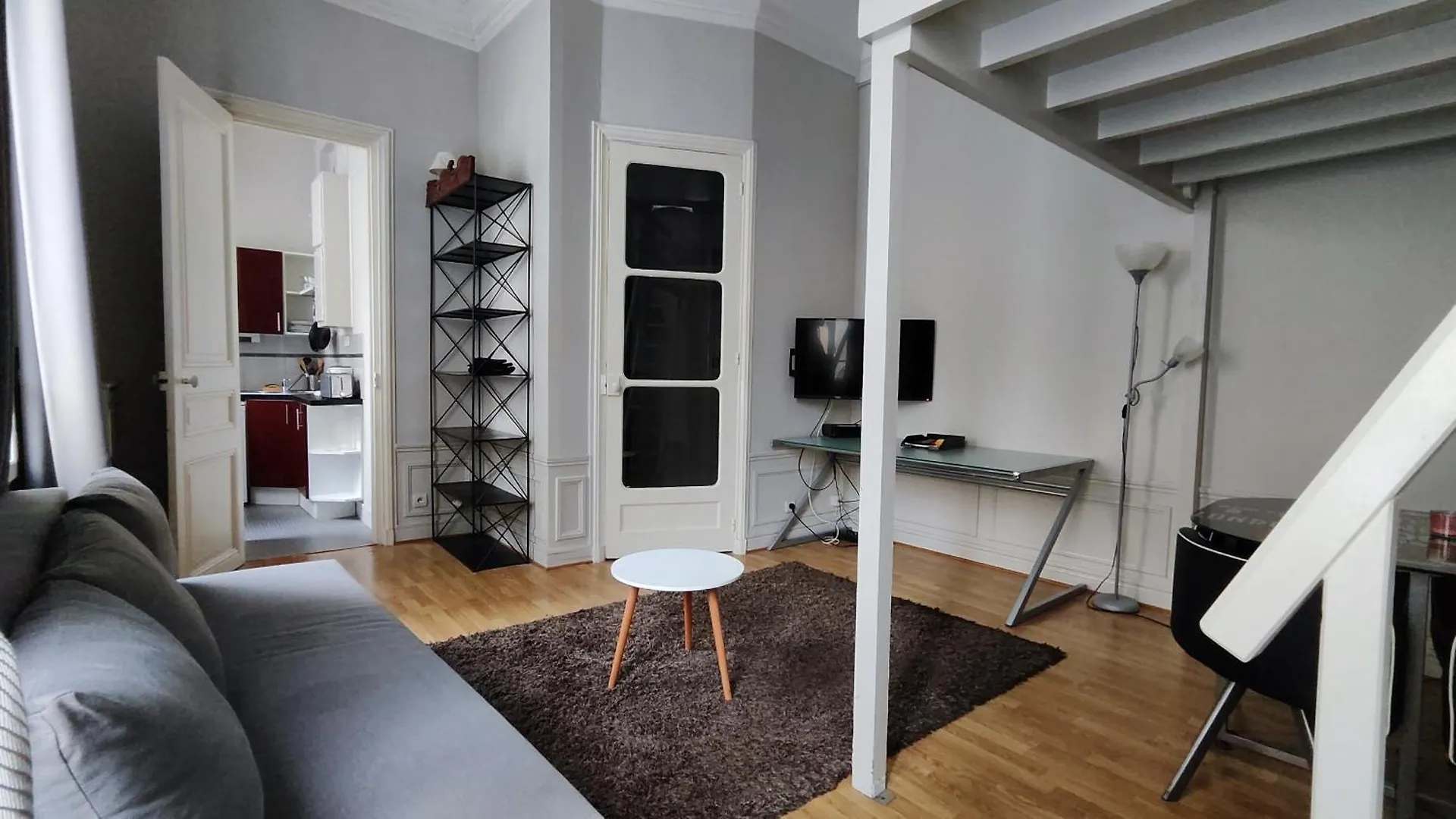 Apartman Rue Paul Valery - 16 - 1160 Párizs